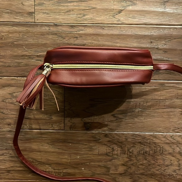 Harry Potter Marion Hogwarts Gryffindor Crossbody Purse - Picture 4 of 10